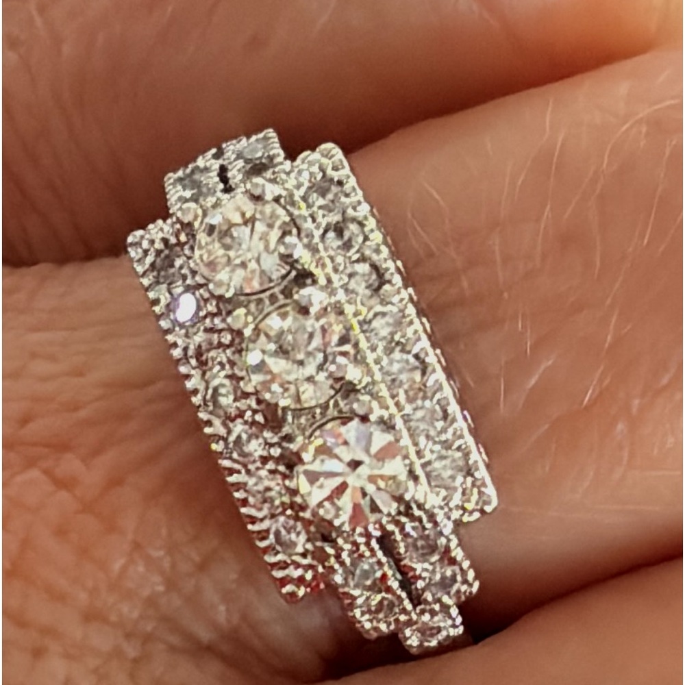 Beautiful 3 stone silver ring